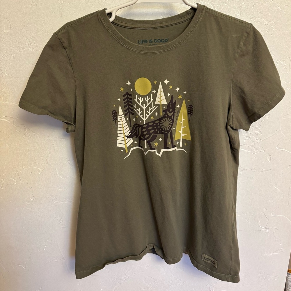 Life is Good Olive Winter Wolf Tee. Large